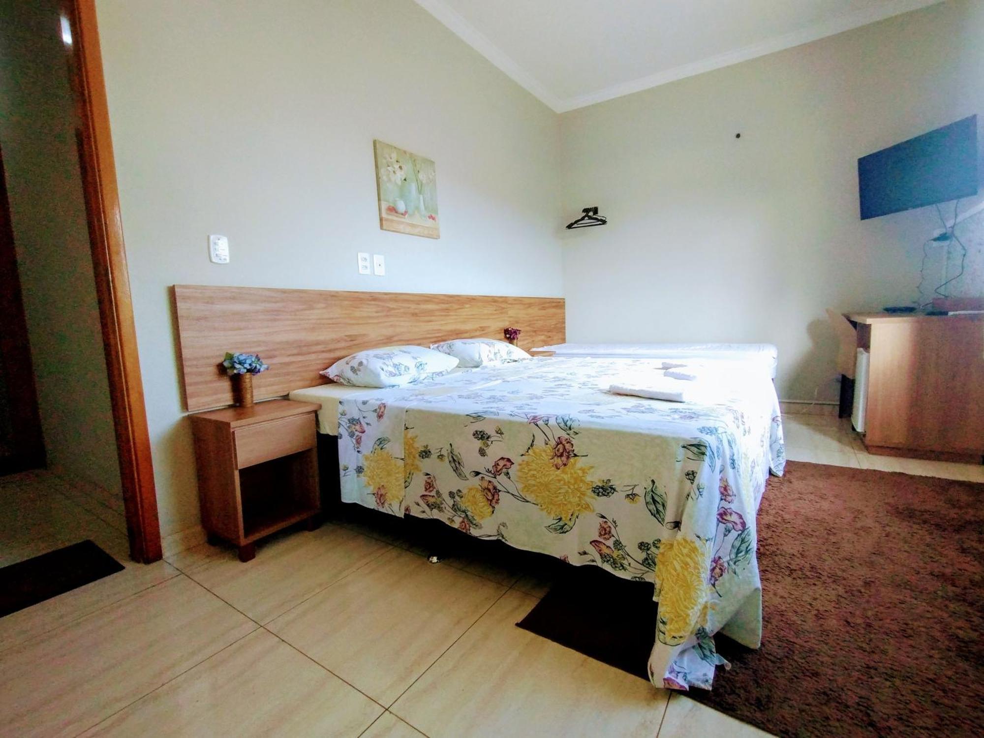 Pouso Oliveira Suites São João Batista do Glória Εξωτερικό φωτογραφία